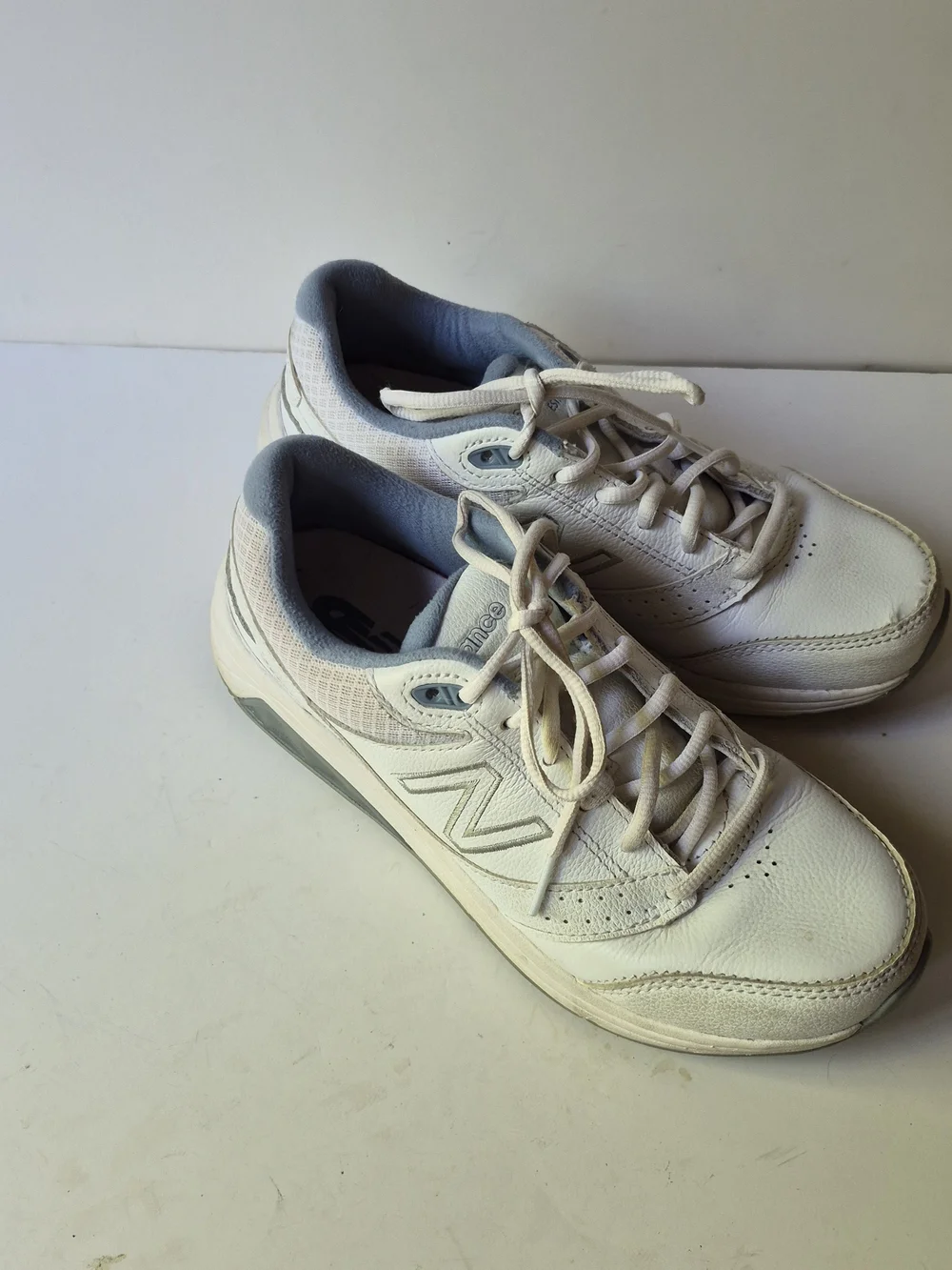New Balance White and Light Blue Leather Sneakers 928V3